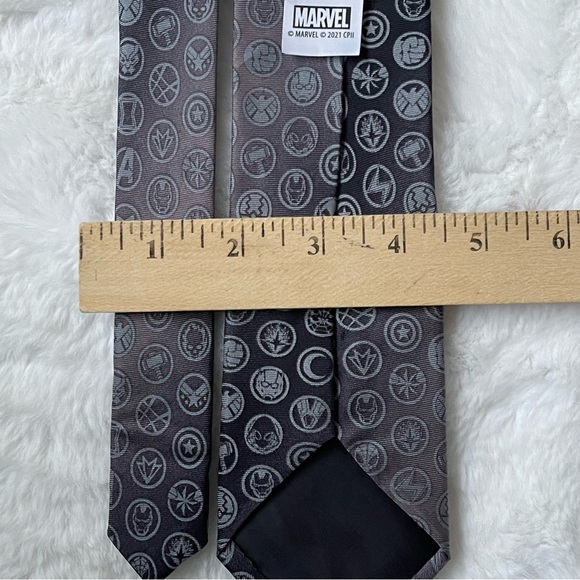 DISNEY Marvel Avengers Silk Tie collectors item - Picture 4 of 6